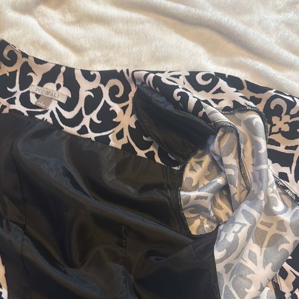 Chic Black and White Patterned Women's Open Front Blazer - Picture 6 of 7